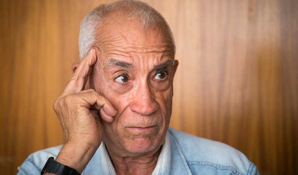 Ao Sul 21, engenheiro agrônomo e florestal Sebastião Pinheiro fala sobre o processo de transformação da agricultura em agronegócio que, para ele, foi progressivamente deixando de ser agricultura propriamente dita; “Agricultura é uma das palavras mais lindas que existe e não significa cultivo somente. Ela envolve uma cultura que tem uma espiritualidade, uma religiosidade, valores e a natureza associadas a ela. A agricultura passou a ser agronegócio. Isso foi um baque tremendo. Saiu a cultura e entrou o negócio. ? Foram retirados valores da agricultura e agronegócio passou a significar só dinheiro”