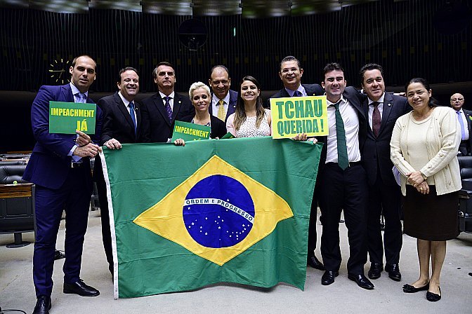 Qualquer um pode ser condenado na justiça trabalhista, mas a ministra do trabalho, não. E não pode, porque será ela a cobrar que todos cumpram as normas que delimitam a relação entre patrões e empregados. A deputada Cristiane Brasil não pode exigir dos outros o que não pratica. Simples assim