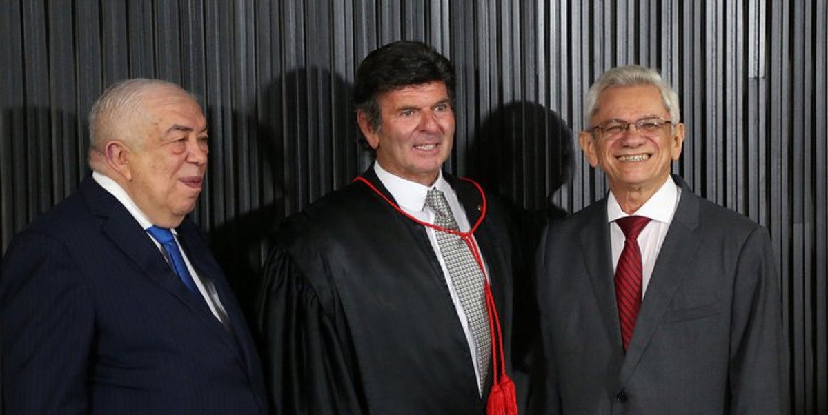 O presidente do Tribunal Regional Eleitoral do Piauí (TRE-PI), desembargador Francisco Antônio Paes Landim Filho comentou um ponto fundamental das Eeeições 2018, as “fake news”, as falsas notícias disseminadas nas redes sociais; o presidente do TRE-PI, convoca a imprensa e os eleitores para o bom combate à essa praga que pode desequilibrar pleitos eleitorais, a exemplo das últimas eleições nos EUA