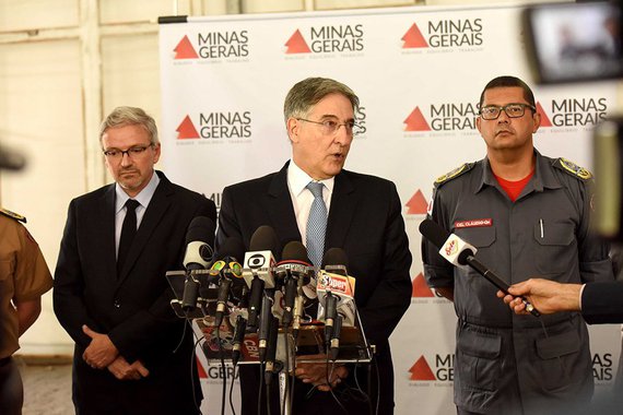 Governador Fernando Pimentel afirmou que "a Polícia Militar, a Polícia Civil e o Corpo de Bombeiros trabalharam de maneira coordenada e proporcionaram um Carnaval que se destacou no Brasil inteiro pela segurança e tranquilidade"; segundo o governo, houve queda de 30% nos furtos, principalmente de celulares; os crimes violentos - que englobam, além dos roubos, os homicídios tentados e consumados, estupros tentados e consumados, estupros de vulneráveis tentados e consumados, extorsões mediante sequestro e sequestros e cárcere privado – caíram 31%, passando de 715 no ano passado para 493
