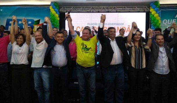 O vice-governador do Maranhão, Carlos Brandão, filiou-se ao PRB durante um ato político bastante concorrido; também foi ratificado que o partido marchará ao lado do governador Flávio Dino (PCdoB) na disputa pela releição; “Brandão é um vice atuante e aliado leal, e o PRB é um partido importante no país e que ficará mais forte ainda com a entrada dele”, elogiou Dino