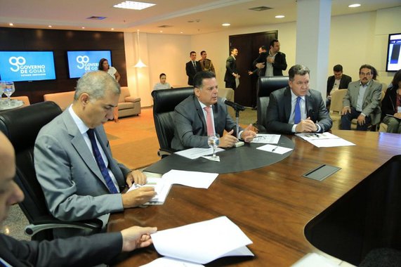 Ao apresentar, na segunda-feira, balanço fiscal de 2017, o governador Marconi Perillo destacou que, graças a uma gestão eficiente, o Governo de Goiás conseguiu melhorar suas contas públicas e alcançar números altamente positivos, cumprindo metas da Secretaria do Tesouro Nacional (STN) e superando expectativas, com superávit; “Os números fiscais são alvissareiros e mostram que em Goiás se tem planejamento”; relação entre a Dívida Consolidada Líquida (DCL) e Receita Corrente Líquida (RCL) foi a menor dos últimos 20 anos, de 0,92; de acordo com a resolução do Senado Federal, o limite percentual para os estados e o Distrito Federal é inferior a 2%
