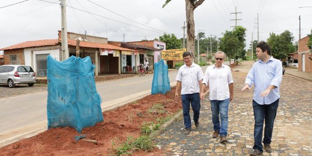 A zona Sudeste de Teresina está recebendo um investimento de aproximadamente R$ 2 milhões em obras de pavimentação somente pelo Orçamento Popular; ao todo, cerca de 40 ruas receberão calçamento, em obras coordenadas e fiscalizadas pela Superintendência de Desenvolvimento Urbano Sudeste. 
