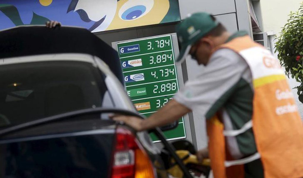 Petrobras elevará os preços do diesel nas refinarias em 0,7% em 12 de janeiro; já a gasolina deverá subir 1,4%, na sua terceira alta consecutiva;  reajustes fazem parte da nova sistemática de formação de preços da estatal, em vigor desde julho de 2017, que prevê alterações quase que diárias nas cotações dos combustíveis