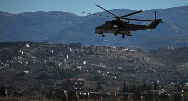 Ministério da Defesa da Rússia comunicou nesta quarta-feira, 3, que um helicóptero russo acidentou na Síria no último dia de 2017 devido a uma falha técnica durante um voo para o aeródromo na província de Hama; ambos os pilotos do avião morreram ao efetuar uma aterrissagem de emergência a 15 km do aeródromo; o técnico de bordo, por sua vez, ficou gravemente ferido, tendo sido resgatado por uma equipe de especialistas russos e levado para a base aérea russa de Hmeymim na Síria