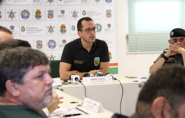 De sexta-feira (9) à quarta-feira (14), 5.953 agentes estarão espalhados por todo o Estado para garantir a segurança dos foliões durante o Carnaval. É um aumento de 89,5% em relação ao efetivo que atuou no ano passado. “Essa é a maior operação da segurança pública do Ceará tanto em termos de efetivo, em recursos empregados, como também em abrangência territorial”, comentou o secretário da Segurança Pública e Defesa Social (SSPDS), André Costa