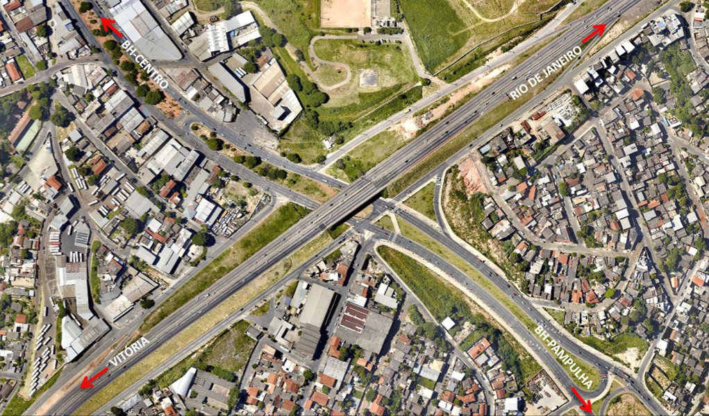 A partir de março, os caminhões não trafegarão no Anel Rodoviário de Belo Horizonte em horários determinados para evitar acidentes causados pelos veículos pesados, segundo o prefeito Alexandre Kalil (PHS); todos os dias, circulam cerca de 160 mil veículos por alguns trechos do Anel e muitos trechos da via estão em zona urbana, havendo problemas com o tráfego de caminhões na região; “Os planos estão sendo desenvolvidos, e já asseguramos a proibição do tráfego pesado até no máximo a partir de março deste ano”, disse Kalil