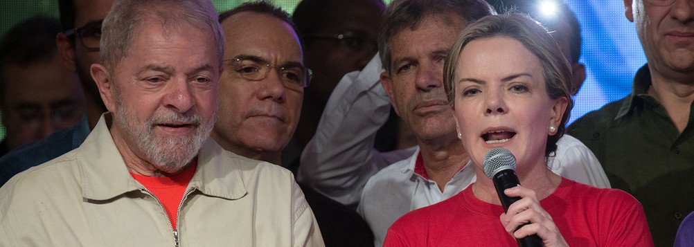 "Vocês acham que os golpistas iam fazer tudo isso para chegar em outubro e deixar Lula ganhar? Não! Só a população na rua pode evitar que Lula fique fora injustamente", escreveu a A a presidente nacional do PT, Gleisi Hoffmann, em sua conta no Twitter; "No ano passado só dois processos semelhantes ao de Lula foram julgados em menos de 150 dias"; "SÓ 2! Eles nem disfarçam a perseguição a Lula..."