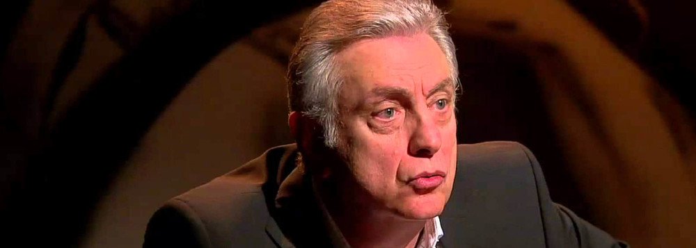 O desembargador aposentado Wálter Maierovitch, que há muitos anos se dedica ao estudo da ação de organizações criminosas, disse haver há relatos de que o PCC patrocina eventos de igrejas na periferia de São Paulo; afirma que facções criminosas têm interesse em se infiltrar no poder político para costurar acordos que reduzam a repressão policial; segundo ele, um acordo desse tipo já vigora na periferia de São Paulo; "A polícia não vai à periferia, onde o PCC atua livre, leve e solto"