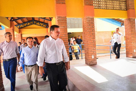 O rush de inaugurações de obras pelo governador Marconi Perillo segue até o dia 6 de abril, sob o comando dele, com 119 obras contabilizadas, cujos investimentos somam R$ 4.411.895.250,85 (recursos do programa Goiás na Frente, e oriundos da privatização da Celg); na agenda há inaugurações todos os dias, de segunda-feira a sábado, durante as dez semanas estabelecidas no cronograma; maratona de inaugurações, que teve início no dia 15 de janeiro, contemplará, ao todo, 68 cidades