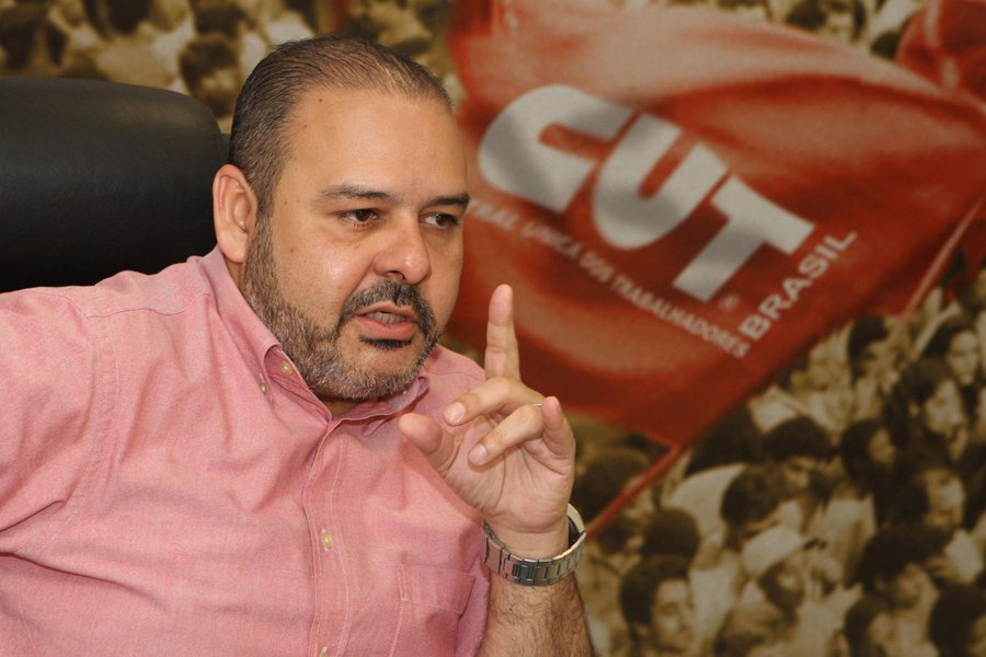 Em vídeo publicado pelo Diario do Centro do Mundo, o presidente da Central Única dos Trabalhadores (CUT), Vagner Freitas, manifestou seu apoio à produção do filme "O Povo Pode" sobre a Caravana do ex-presidente Lula no Nordeste. De acordo com o sindicalista, "a caravana do Lula pelo Nordeste revelou para o Brasil é que é o Brasil e o que é o Lula para o Brasil"; "Temos que divulgar e transformar essa caravana num filme que possa ser imortalizado para ser utilizado para as próximas gerações", disse; assista ao vídeo publicado pelo DCM