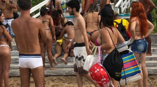 É grave o estado de saúde da garota de 21 anos baleada na barriga no calçadão da Praia da Reserva, na Zona Oeste do Rio, neste domingo (21); de acordo com a Secretaria Municipal de Saúde, o quadro de Larisse Isídio da Silva, ficou estável após a cirurgia; ainda assim, o caso era tratado como grave; a jovem foi baleada pela manhã no calçadão da Praia da Reserva, na altura do posto 8; o tiro foi disparado por um assaltante em fuga, que era perseguido por um soldado que estava de folga
