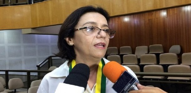 A Comissão Especial de Inquérito (CEI) da Câmara Municipal de Goiânia que investiga irregularidades na Saúde municipal convocou outra vez a responsável pela pasta, Fátima Mrué; depoimento da secretária está marcado para reunião da próxima quinta-feira (21), às 14 horas; essa é a terceira vez que a chefe da pasta é convocada pela CEI para prestar depoimento; na reunião, ele deve responder sobre a possibilidade de fechamento do Cais Finsocial e denúncias de superfaturamento na manutenção de ambulâncias
