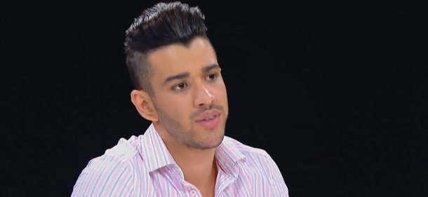 O cantor sertanejo, Gusttavo Lima, que defendeu recentemente nas redes o fim do Estatuto do Desarmamento e apoiou a candidatura de Jair Bolsonaro para a presidência, fugiu correndo e largou a sua banda e equipe para trás ao ouvir disparos durante um show seu em Rondonópolis, a 218 km de Cuiabá, em novembro de 2017