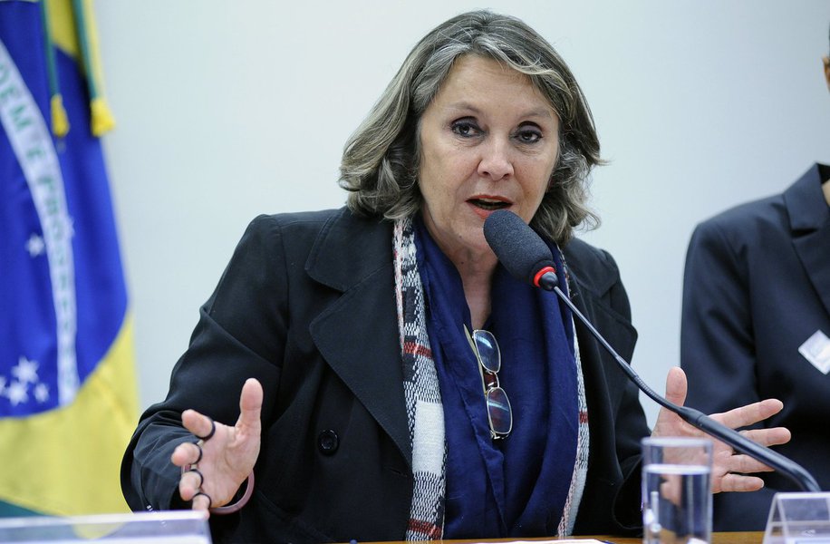 A deputada federal Erika Kokay (PT-DF) criticou o filme sobre da Operação Lava Jato, da Polícia Federal, que apura um esquema de corrupção na Petrobras; "Filme sobre a Lava Jato não foi selecionado nem pra festival de manifestoches. Já documentário “o processo” sobre golpe de 2016 é sucesso de público e de crítica no festival de Berlim! O mundo sabe que foi golpe!", escreveu a parlamentar em sua conta no Twitter