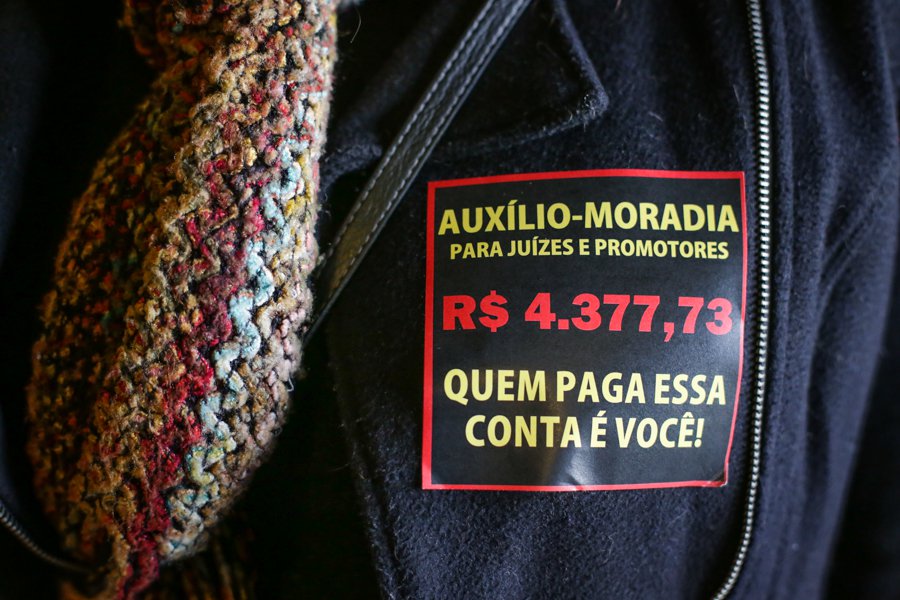 19/06/2015 - PORTO ALEGRE, RS, BRASIL - Servidores do Poder Judiciário do RS decidem por unanimidade a Greve da categoria a partir da próxima quinta-feira. Foto: Guilherme Santos/Sul21