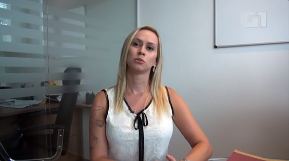 A dentista Jéssica Mendes conseguiu ganhar na Justiça uma indenização pelo assédio que sofreu de um operário de uma construtora que prestava serviços da obra do BRT, no Rio de Janeiro; para Jéssica, é preciso falar sobre assédio para evitar que mulheres se sintam ameaçadas. Segundo o Fórum Brasileiro de Segurança Pública, 85% das mulheres têm medo de ser vítima de agressão sexual