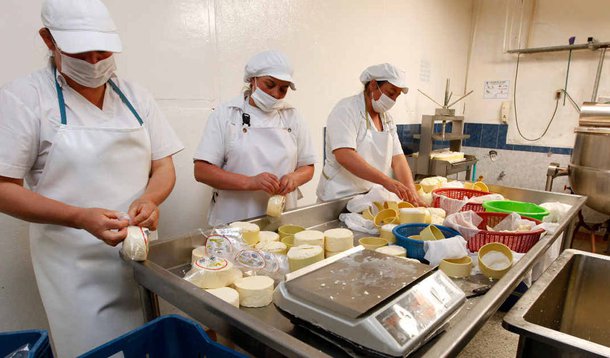 O Indicador de Confiança da Micro e Pequena Empresa (MPE) atingiu 51,1 pontos em dezembro de 2017, uma alta de 2,2 pontos na comparação com o mesmo mês de 2016, segundo dados do Serviço de Proteção ao Crédito (SPC Brasil) e da Confederação Nacional de Dirigentes Lojistas (CNDL); em novembro, o indicador marcou 51,5 pontos, ligeiramente acima do dado de dezembro