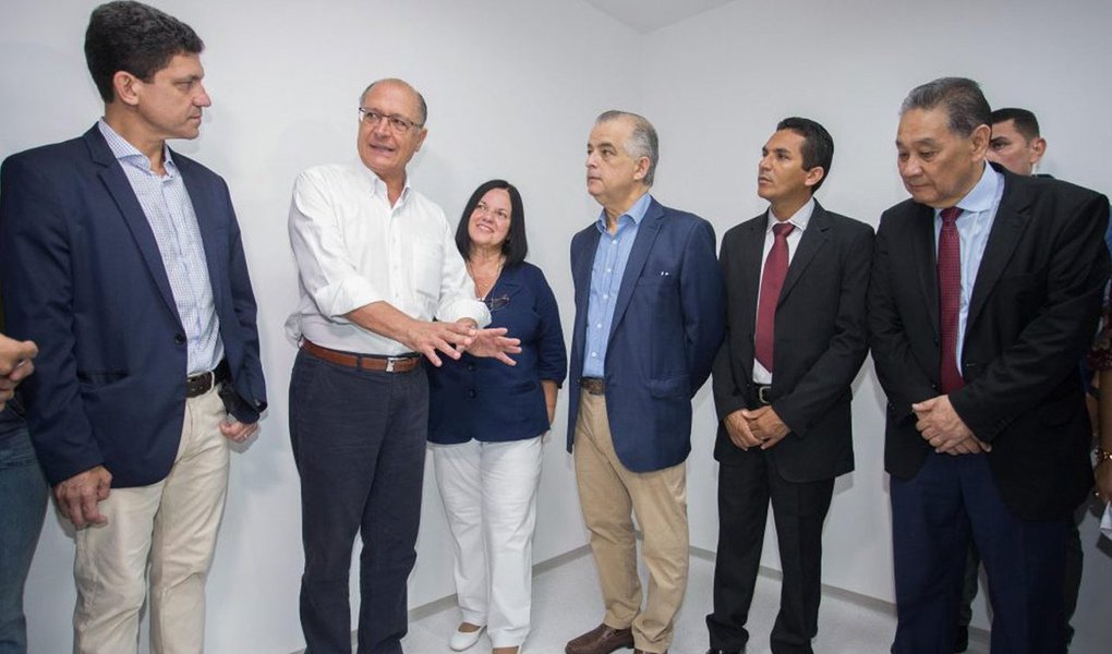 Articulação ganhou mais corpo depois que o senador José Serra anunciou que não vai disputar a eleição; para Geraldo Alckmin, "não é obrigatório" o candidato ao governo ser do seu partido; "Se o Márcio França assumir o governo é natural que ele queira ser candidato. Aliás, só pode disputar o governo do Estado, é legítimo. Agora, se pudermos ter um candidato só, melhor. Se não, também é natural que o PSDB tenha candidato", afirmou 