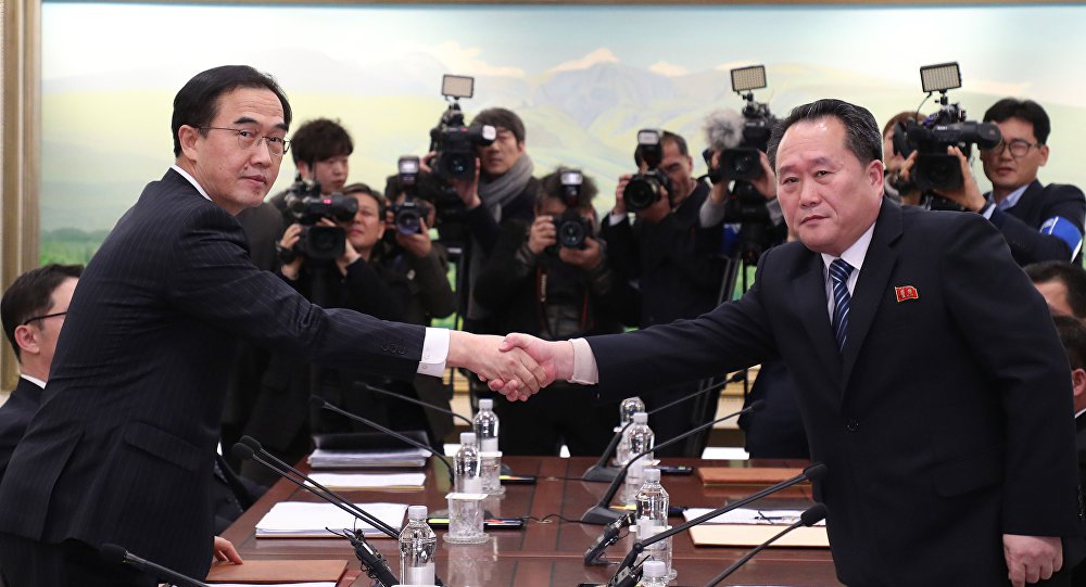 A Coreia do Sul espera que o fato de os atletas norte-coreanos participarem das Olimpíadas de Inverno de 2018 seja um sinal de paz chegando à península coreana, disse o embaixador da Coreia do Sul na Rússia, Woo Yoon-keun, nesta sexta-feira (26); "Um dos slogans dessas Olimpíadas é 'jogos olímpicos pacíficos'. Como alguns atletas norte-coreanos participarão [dos jogos], esperamos que as Olimpíadas tragam a paz para a península coreana ", disse Woo
