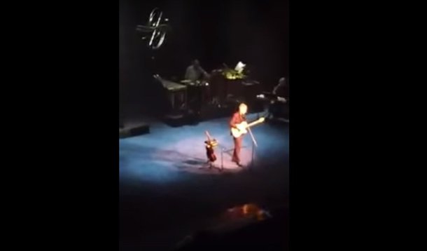 Durante apresentação do cantor e compositor Chico Buarque na madrugada deste sábado, 27, no Rio de Janeiro, a plateia se manifestou em defesa do ex-presidente Lula; em coro, os presentes gritaram: "Olê, olê olê olá, Lula! Lula"; assista ao momento 