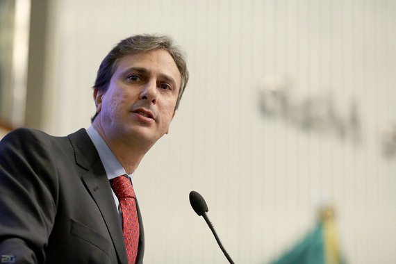 O governador Camilo Santana vai estar, a partir das 10 horas de hoje, na Assembleia Legislativa, na abertura dos trabalhos legislativos, para apresentar a mensagem governamental, com as prioridades para 2018 e o balanço das ações realizadas em 2017. A expectativa é que o debate sobre a crise na segurança domine a pauta nesse reinício dos trabalhos da Assembleia
 