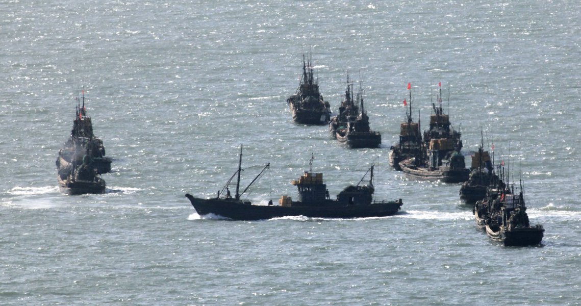Autoridades da Coreia do Sul capturaram um navio de bandeira do Panamá suspeito de transferir produtos petrolíferos para a Coreia do Norte em uma violação das sanções internacionais; captura foi a segunda a ser divulgada pela Coreia do Sul em poucos dias, no momento em que a Organização das Nações Unidas (ONU) amplia os esforços para reduzir a oferta de petróleo para a Coreia do Norte após seus testes com mísseis nucleares ou balísticos