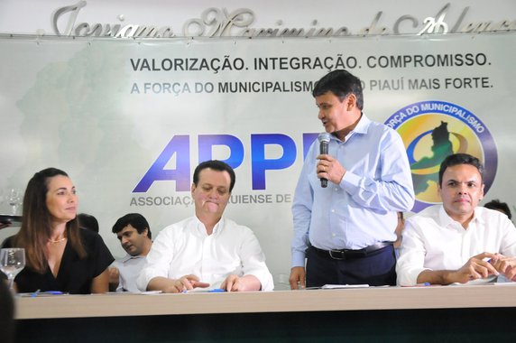 Feito em parceria com o ministério de Ciência e Tecnologia, o programa levará internet banda larga para 128 municípios do Piauí; “A implantação desse projeto é de suma importância para o desenvolvimento econômico e social no estado, porque vai possibilitar o desenvolvimento de ferramentas de telemedicina, com processos cirúrgicos podendo ser realizados à distância e telesegurança e teleducação no Piauí”, comemora o governador Wellington Dias