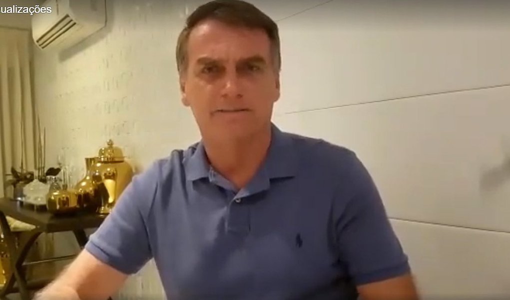 Deputado publicou vídeo negando nota do colunista Lauro Jardim, do Globo, que noticiou que ele pregou a mil executivos em um evento na semana passada "metralhar a Rocinha" como solução para a criminalidade; "Isso é uma insanidade, uma loucura alguém escrever uma coisa dessas. Espero que você se retrate dessa infâmia, dessa covardia", afirma; assista