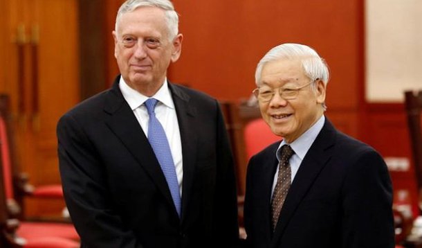 Pela primeira vez desde o fim da guerra, os Estados Unidos irão enviar um porta-aviões ao Vietnã em março, em evidência de aprofundamento dos laços militares entre os países, mais de quatro décadas depois da Guerra do Vietnã; anúncio aconteceu durante visita do secretário de Defesa dos EUA, Jim Mattis, a Hanói