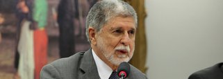 Ministro das relações Exteriores do ex-presidente Lula e da Defesa de Dilma Rousseff, o diplomata Celso Amorim vê com preocupação tanto a intervenção federal no Rio de Janeiro, anunciada por Michel Temer; “O tema da segurança passa a ser central no Rio de Janeiro e, por motivos ou situações diferentes, em Roraima. Mas nos dois casos há riscos muitos grandes, como o de se confundir temas específicos de segurança com temas políticos. Num ano eleitoral isso é complicado, e eu diria que essa é a preocupação principal”