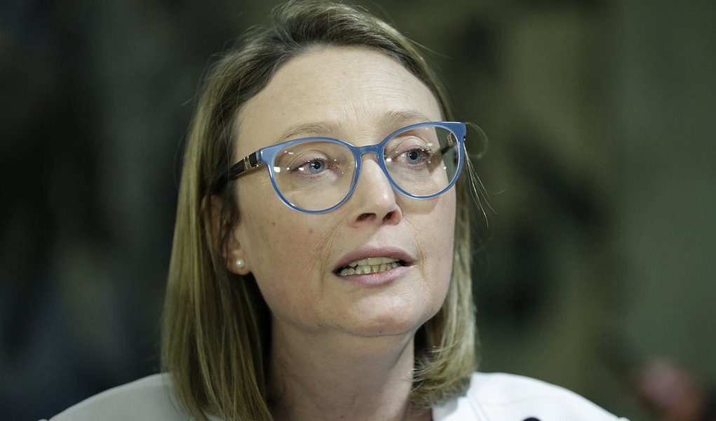 Em vídeo publicado nas redes sociais, a deputada federal Maria do Rosário (PT-RS) comentou as manifestações de ódio recebidas após  ter sofrido um assalto na última quarta-feira (27), em Porto Alegre; "Todas essas fake news e manifestações de ódio nos são dirigidas pelas causas que defendemos. Essas manifestações de ódio, não raro, também configuram crimes", diz Maria do Rosário; para ela, esse tipo de crime se aproveita da boa fé ou da falta de informação das pessoas