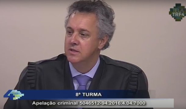 "Culpabilidade extremamente elevada", disse o desembargador Pedro Gebran Neto, relator do recurso do ex-presidente Lula no TRF-4; "Infelizmente, se está condenando um ex-presidente da República", justificou, ao aumentar a pena do ex-presidente Lula a 12 anos e um mês de prisão; ele rejeitou todos os pedidos preliminares apresentados pela defesa, confirmando todas os pontos da sentença do juiz Sérgio Moro; ele pediu a prisão de Lula após o término dos recursos no TRF4; sessão em intervalo