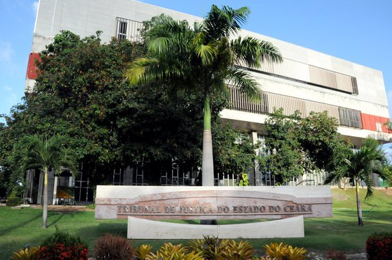 Um projeto na Assembleia Legislativa do Ceará pretende criar a Vara de Delitos de Organizações Criminosas na estrutura da Justiça do estado; já aprovada pelo Pleno do Tribunal de Justiça (TJCE), a proposta determina que os casos que envolvam organizações criminosas sejam julgadas por um colegiado de juízes, de forma a serem mais céleres