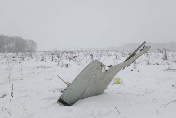 O ministro de Transportes da Rússia, Maxim Sokolov, chefe da comissão governamental encarregada de investigar o acidente com o avião bimotor AN-148, que caiu nos arredores de Moscou neste domingo (11) e matou as 71 pessoas a bordo, indicou as vítimas, todas russas, serão identificadas por exames de DNA; o avião, da empresa aérea Saratov Airlines, desapareceu dos radares minutos após decolar do aeroporto internacional de Domodedovo, em Moscou