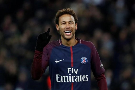 Neymar trocou o Barcelona pelo Paris Saint-Germain para sair da sombra de Lionel Messi e aumentar as chances de o Brasil conquistar a Copa do Mundo deste ano, de acordo com o colega de time e de seleção Daniel Alves; Neymar se tornou o jogador mais caro do mundo em agosto, ao ser contratado pelo PSG do Barcelona por US$ 276 milhões; o jogador de 25 anos ficou em terceiro lugar, atrás de Messi e de Cristiano Ronaldo, do Real Madrid, na eleição da Bola de Ouro de 2017