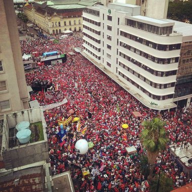 Não foi Lula quem foi condenado, ontem, mas o direito do povo de eleger diretamente o seu presidente. Porém, não obstante a vitória da justiça golpista, obtida sob a proteção de enorme aparato policial, esta foi uma vitória de Pirro