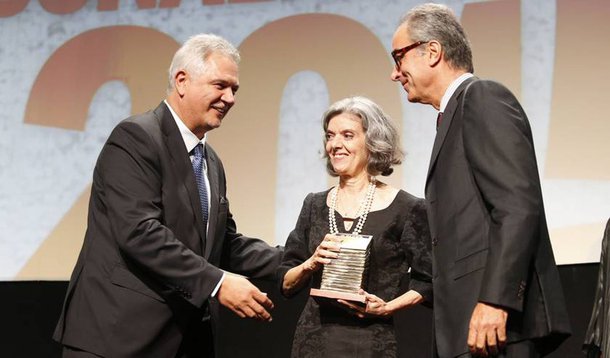 "A presidenta da STF, Carmén Lúcia, sucumbiu à pressão da velha mídia ao conceder liminar suspendendo o indulto de Natal concedido por Michel Temer (PMDB). Com a decisão da magistrada, caiu a ÚNICA decisão acertada do peemedebista", diz o jornalista Esmael Morais