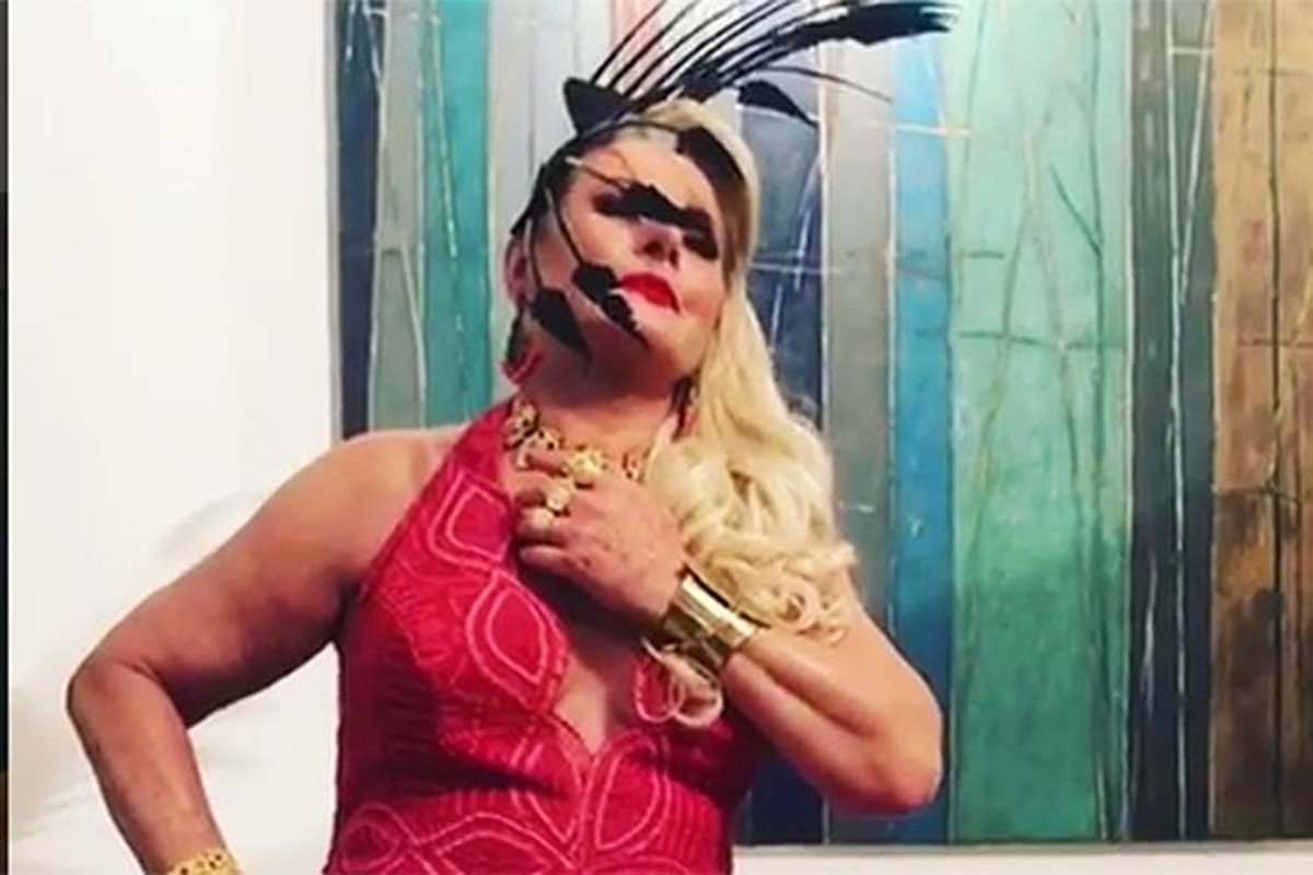 Em entrevista ao apresentador Amaury Júnior, no Band Folia, em pleno Carnaval, a atriz Vera Fischer se pronunciou a respeito da estratégia que usava para lidar com tentativas de assédio sexual que sofria em seu passado na TV; "Sempre soube dar uma ‘fugidinha’ e dar uma explicação que as pessoas ficavam: ‘Ah, não, então não. Não é bom isso que você tá falando’. Uma doença ginecológica, coisas assim", disse Vera