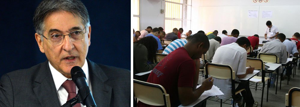 O governador de Minas Gerais, Fernando Pimentel, sancionou uma lei que prevê a criação de cotas para negros, indígenas e pessoas de baixa renda cursarem administração pública na escola de governo da Fundação João Pinheiro; de acordo com o projeto, de autoria do próprio chefe do executivo, 20% das vagas do concurso ficarão para as pessoas negras, 3% para os indígenas e 17% para pessoas de baixa renda, que tiverem estudado em escolas públicas