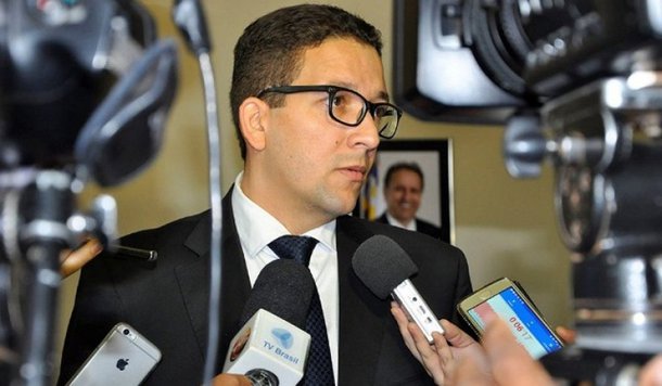 O Governo do Tocantins enviou nesta quarta-feira (10), ao Banco do Brasil, a ordem de pagamento dos salários de dezembro dos servidores públicos estaduais e os valores serão creditados nesta quinta-feira (11); somente o 13º salário de 2017 continua atrasado