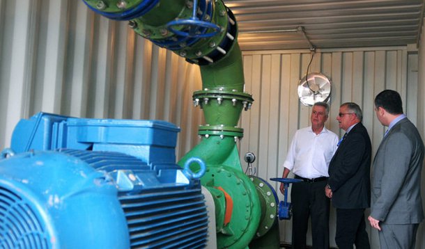 O bombeamento de água do Lago Paranoá vai transferir 280 mil litros por segundo do Lago Norte para a Estação de Tratamento de Água de Brasília; o investimento de R$ 1,49 milhões vai ajudar a preservar os níveis de água dos reservatórios Santa Maria e Descoberto, prejudicados com a estiagem na região