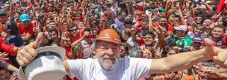 Militante político e poeta Pedro Tierra divulgou um poema em homenagem ao próximo dia 24 de janeiro, quando o TRF-4 irá julgar o recurso do ex-presidente Lula contra sua condenação pelo juiz Sérgio Moro; "Onde eles dizem paz, Eu digo justiça / Onde exibem convicções, Exijo prova. / Onde impõem silêncio, Entoo canções. / Quando lustra algemas, Invento caravanas", diz um trecho 