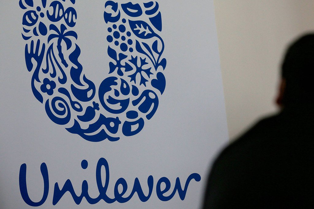 Keith Weed, responsável pela área de marketing da Unilever, pediu na Califórnia (EUA) que a indústria de tecnologia melhore a transparência e a confiança do consumidor em uma era de notícias falsas e conteúdo on-line tóxico; segunda maior anunciante global, a Unilever ameaçou retirar investimentos em publicidade de plataformas digitais como Facebook e Google se elas criarem divisões na sociedade, estimulem o ódio ou fracassem em proteger as crianças