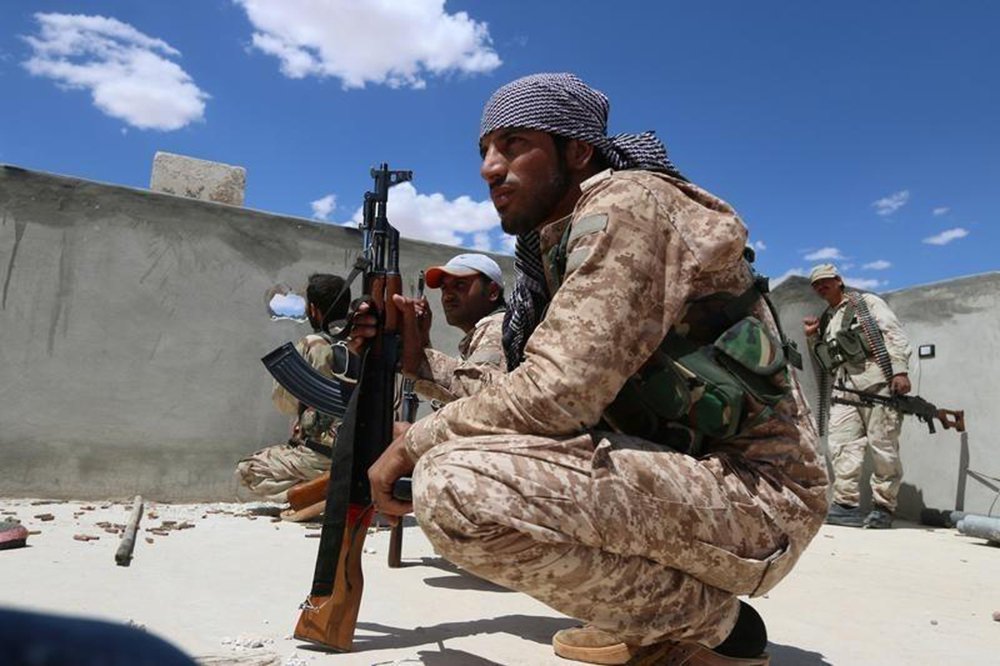 
Gevorg Mirzoyan, professor da Universidade de Finanças russa, acredita que a Turquia queira resolver a questão curda de maneira militar e sabe como convencer Moscou e Washington a não se envolver; sabe-se que os curdos sírios são favoritos dos EUA na Síria; Washington conta com ajuda deles para influenciar a vida política interna do país pós-guerra e também usá-los para exercer influência nos países vizinhos, em primeiro lugar, no Iraque, Turquia e Irã
