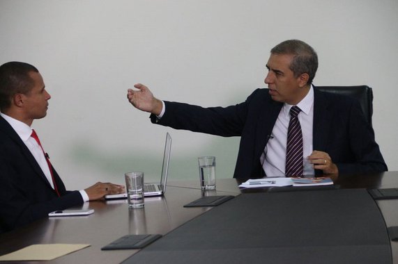 Vice-governador é hoje o candidato consolidado da base marconista ao governo; Zé Eliton concedeu entrevista exclusiva ao blog Goiás 24Horas; perguntado se preferiria enfrentar Caiado ou Daniel Vilela num possível segundo turno, Eliton disse: "Quem quer ganhar a eleição não escolhe adversário"; o pré-candidato do PSDB disse também que não se preocupa com as pesquisas, que costumam mostrá-lo na terceira colocação, atrás de Caiado e Daniel