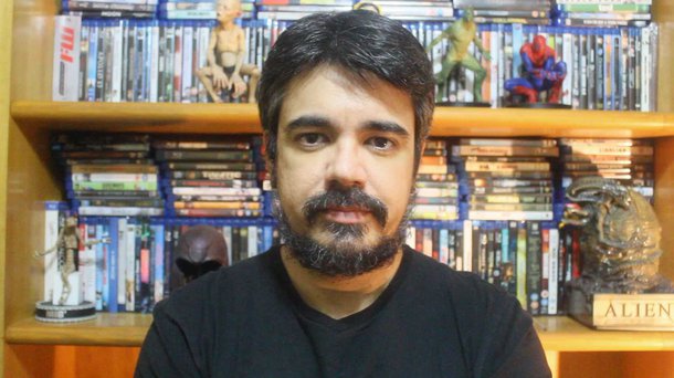Crítico de cinema sofre de depressão, postou uma mensagem alertando sobre os perigos da doença e recebeu um comentário abusivo e violento; "achei que não houvesse qualquer dúvida quanto à natureza abusiva de alguém que envia mensagem a um depressivo em crise manifestando torcida para que a depressão o leve a se matar. Achei que fosse humanidade básica. Aparentemente, não para o Twitter”, escreveu Vilaça em seu Facebook