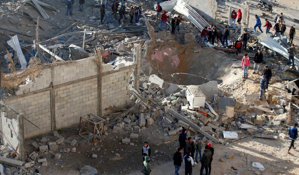 Quatro entidades judaico-brasileiras assinaram uma nota condenando o que consideram "graves violações aos direitos humanos que tiveram lugar em Israel nos últimos dias, tais como a decisão de expulsar os refugiados africanos que buscaram refúgio em Israel, a prisão da jovem ativista palestina Ahed Tamimi e a pena de Morte para terroristas"