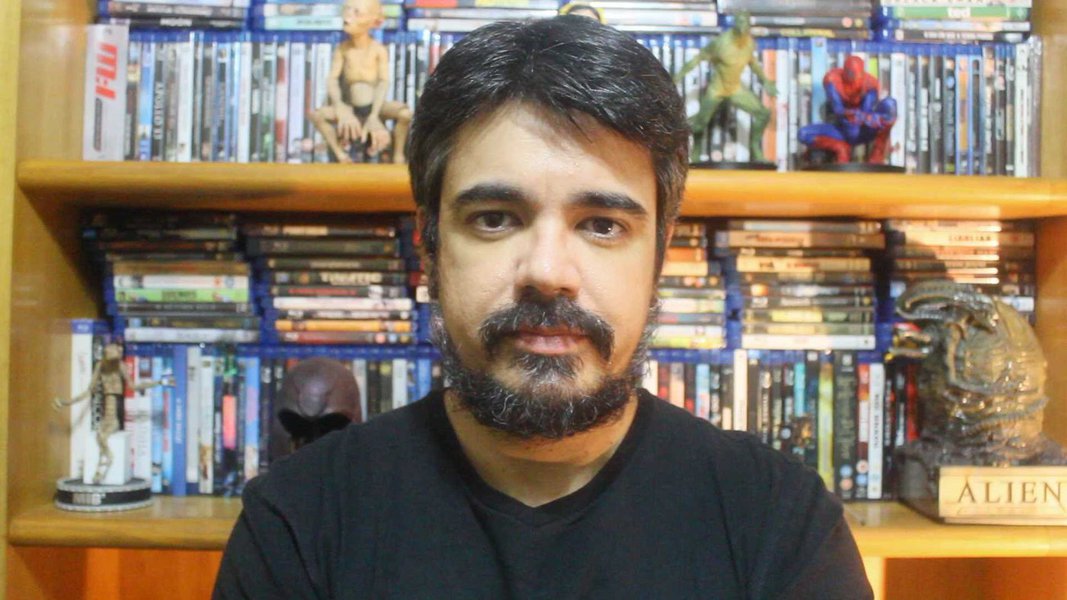 Crítico de cinema sofre de depressão, postou uma mensagem alertando sobre os perigos da doença e recebeu um comentário abusivo e violento; "achei que não houvesse qualquer dúvida quanto à natureza abusiva de alguém que envia mensagem a um depressivo em crise manifestando torcida para que a depressão o leve a se matar. Achei que fosse humanidade básica. Aparentemente, não para o Twitter”, escreveu Vilaça em seu Facebook