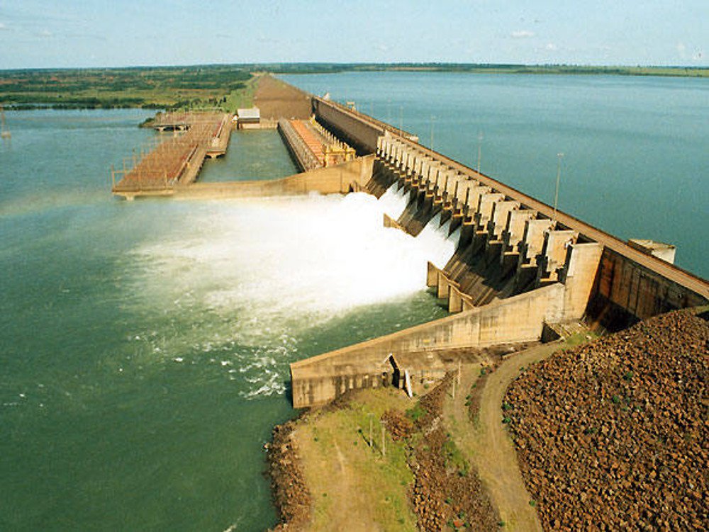 Responsável por 1,65 gigawatts de potência instalada em três usinas, a empresa é vista como muito lucrativa - a Bovespa tem mostrado isso com fortes altas das ações sempre que o governo paulista fala na venda da CESP; a gestão Alckmin chegou a agendar um leilão para 2017, mas inseguranças jurídicas quanto a renovação dos contratos de energia por parte do governo Temer atrapalharam os planos; a previsão é de publicação do novo edital de privatização até abril 